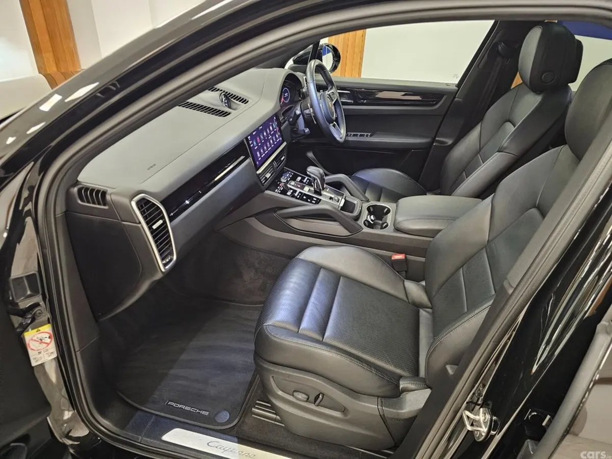 Porsche Cayenne Estate, Petrol Plug-in Hybrid, 2023, Black