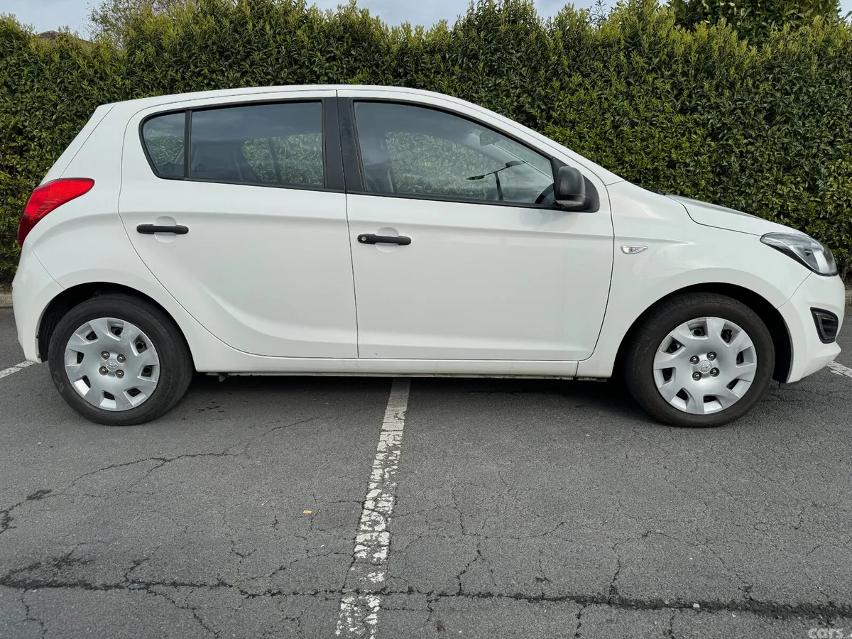 Hyundai i20 Hatchback, Petrol, 2014, White
