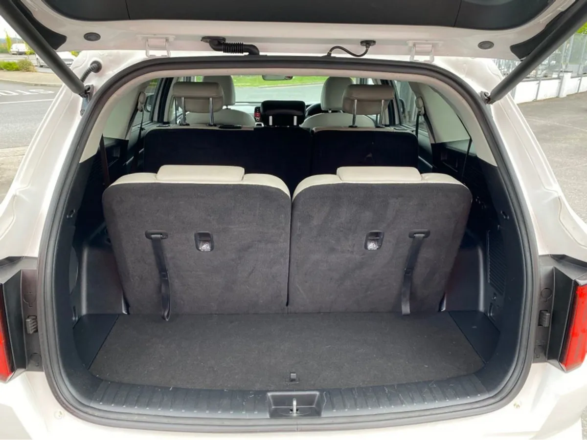 Kia Sorento MPV, Petrol Plug-in Hybrid, 2022, White