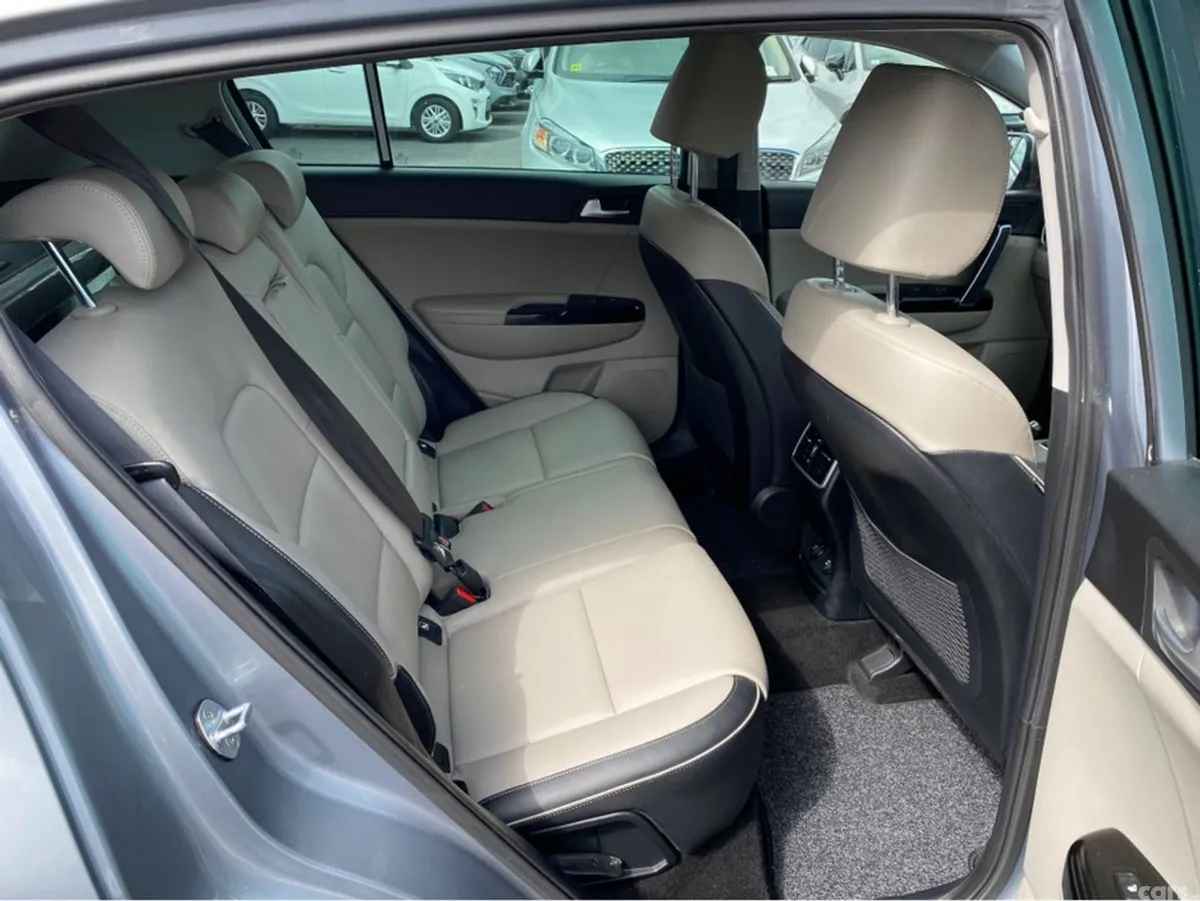 Kia Sportage MPV, Diesel, 2021, Grey