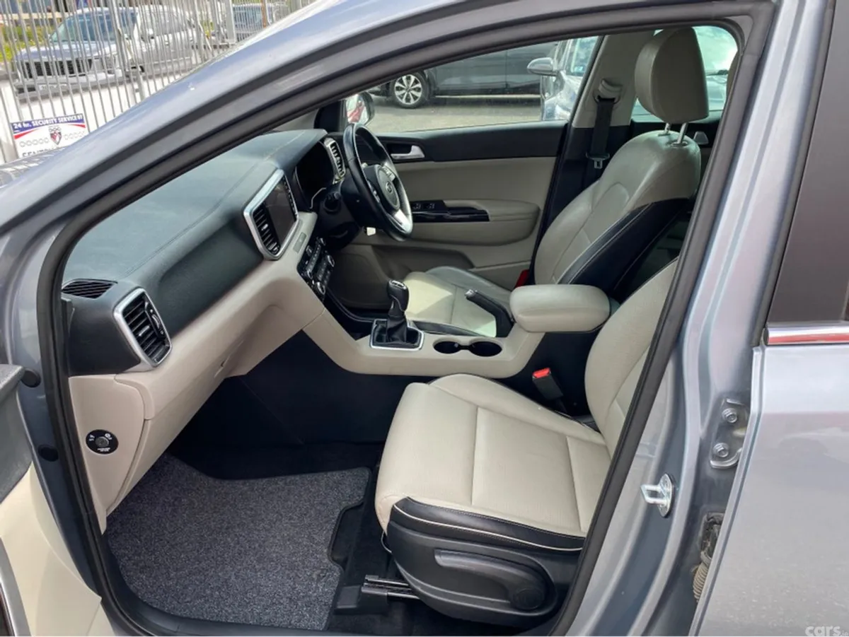 Kia Sportage MPV, Diesel, 2021, Grey