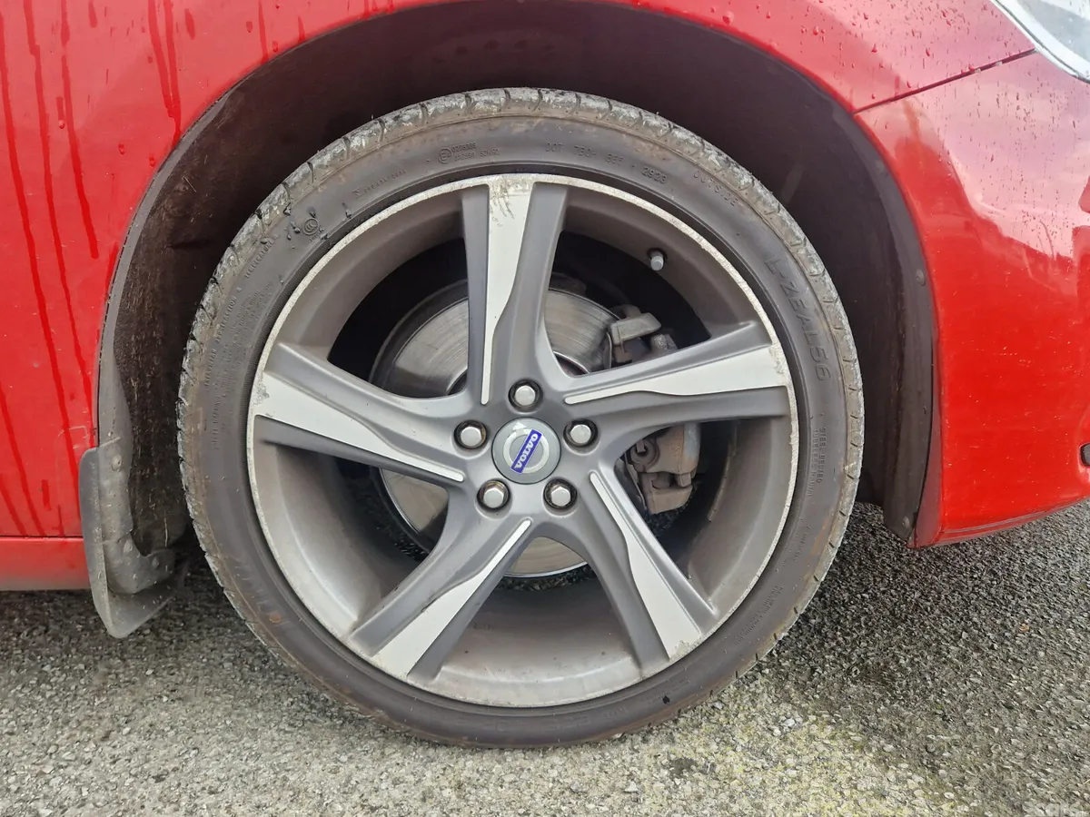 Volvo S60 Saloon, Diesel, 2011, Red