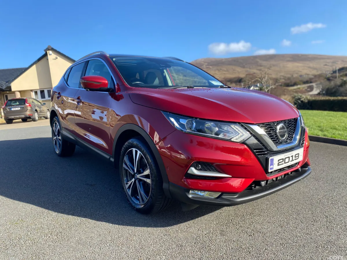Nissan Qashqai SUV, Diesel, 2019, Red