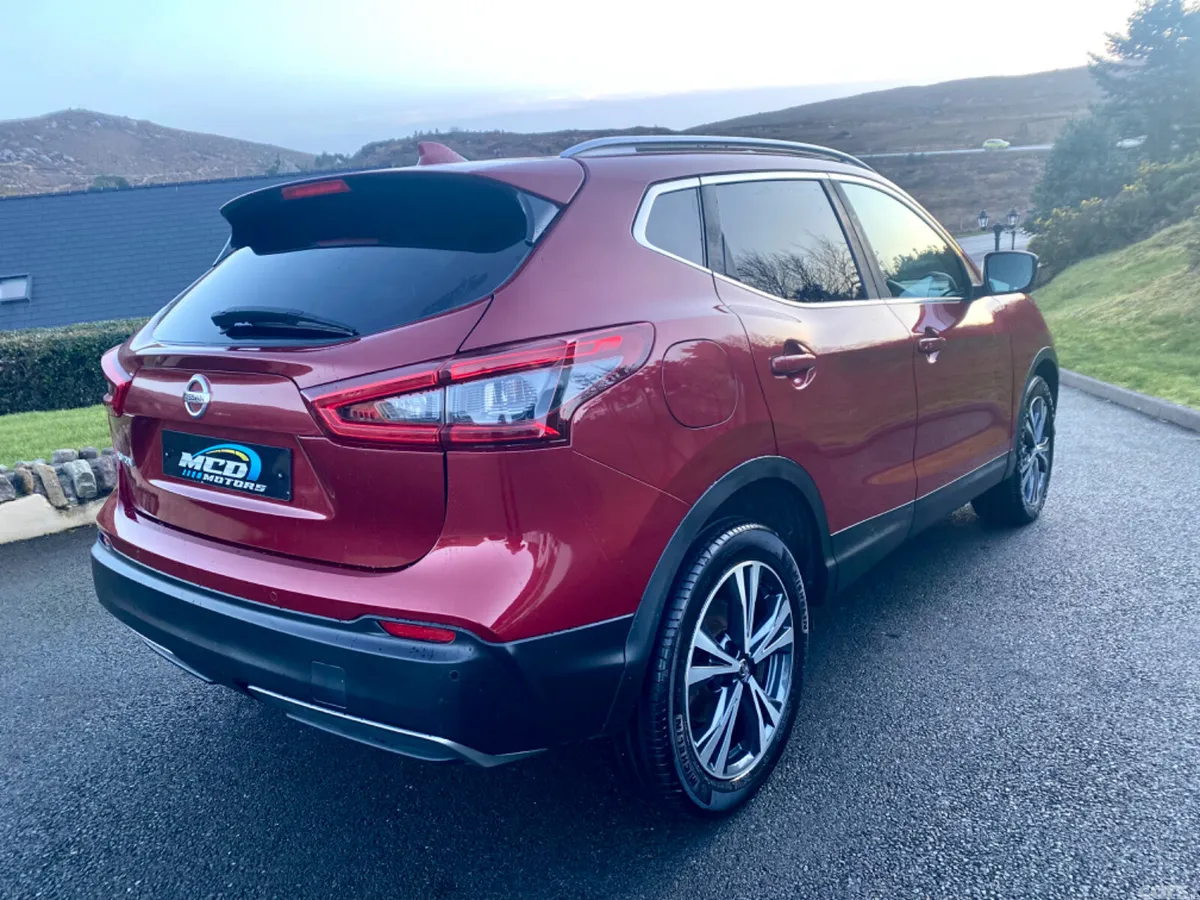 Nissan Qashqai SUV, Diesel, 2019, Red
