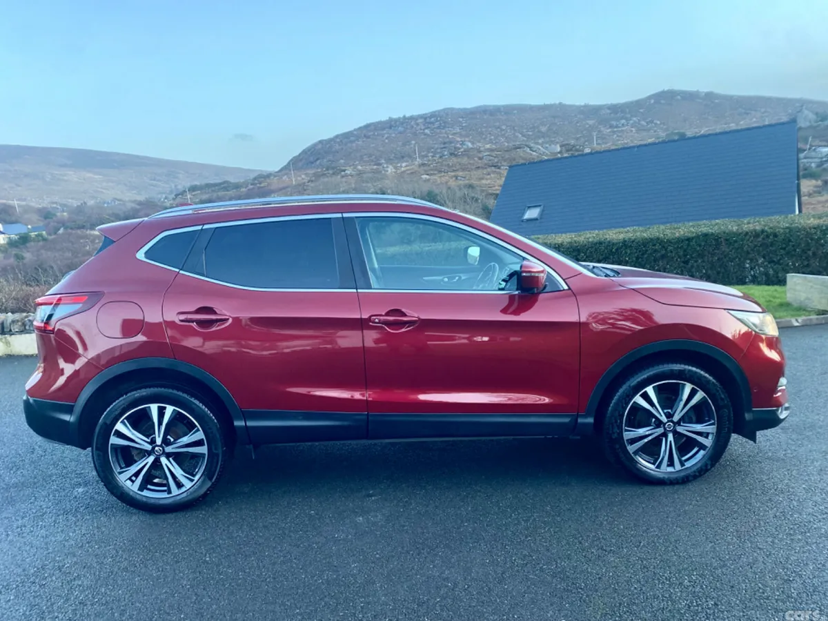 Nissan Qashqai SUV, Diesel, 2019, Red