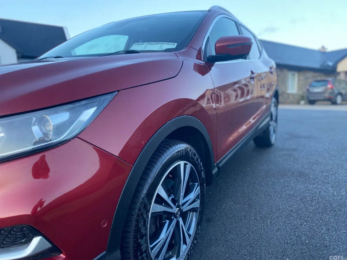 Nissan Qashqai SUV, Diesel, 2019, Red