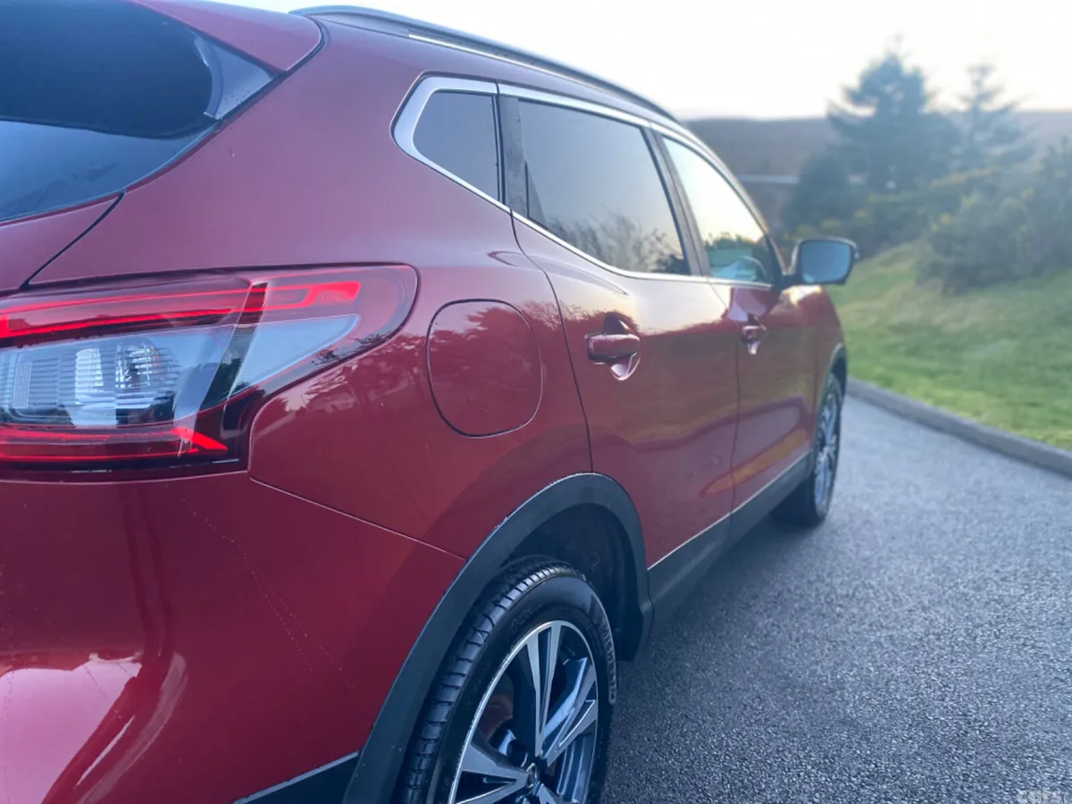 Nissan Qashqai SUV, Diesel, 2019, Red