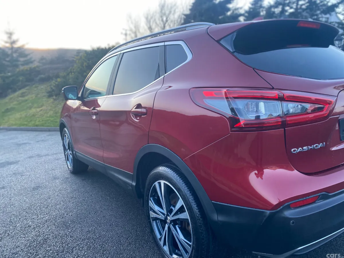 Nissan Qashqai SUV, Diesel, 2019, Red