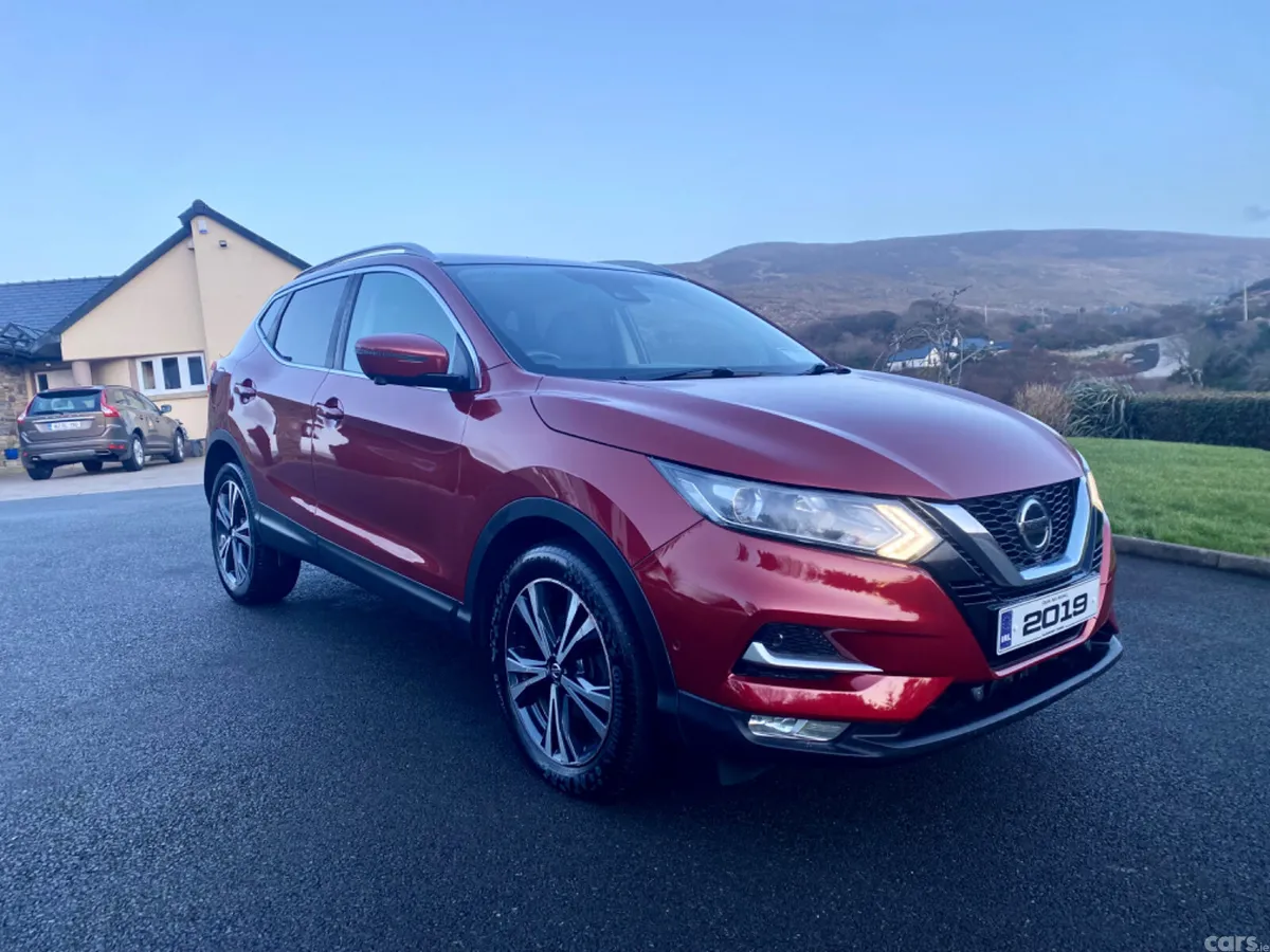Nissan Qashqai SUV, Diesel, 2019, Red