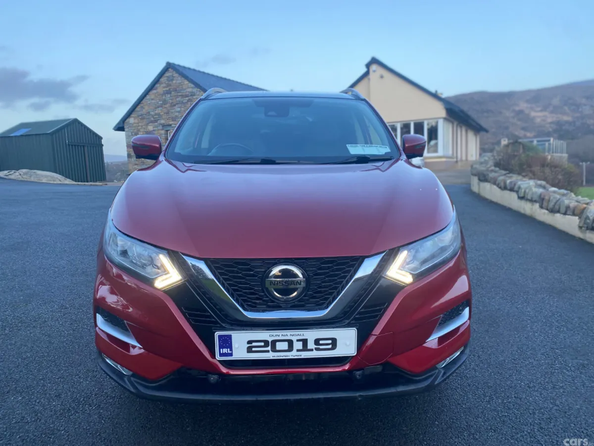 Nissan Qashqai SUV, Diesel, 2019, Red