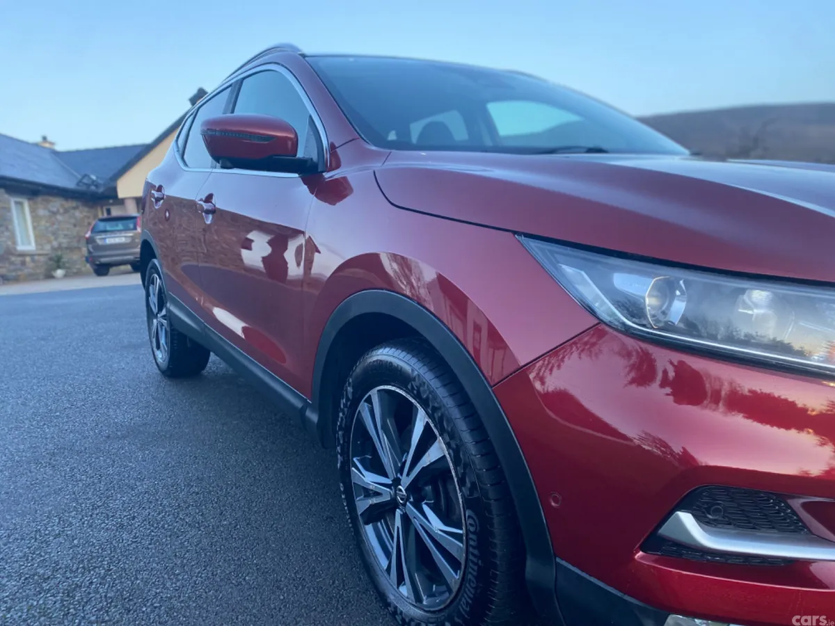 Nissan Qashqai SUV, Diesel, 2019, Red