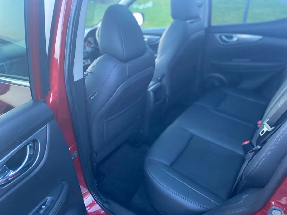 Nissan Qashqai SUV, Diesel, 2019, Red
