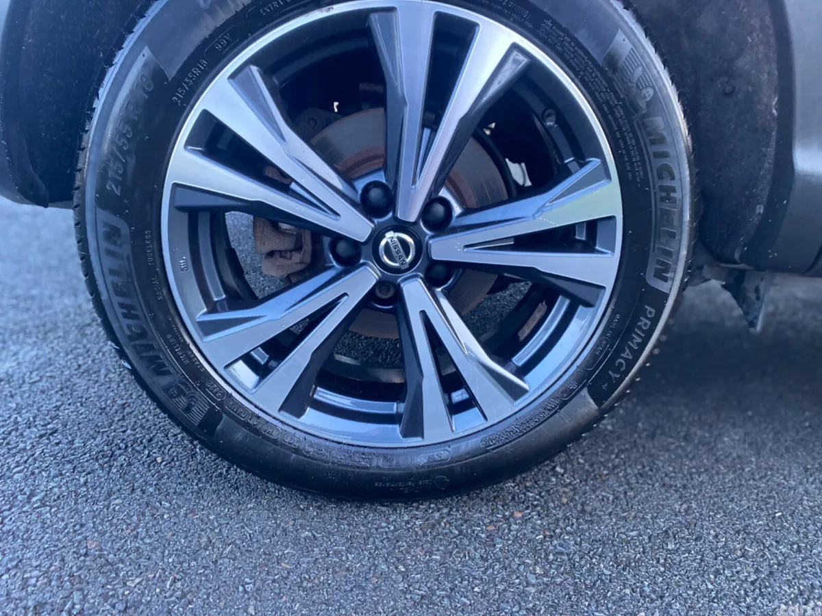Nissan Qashqai SUV, Diesel, 2019, Red