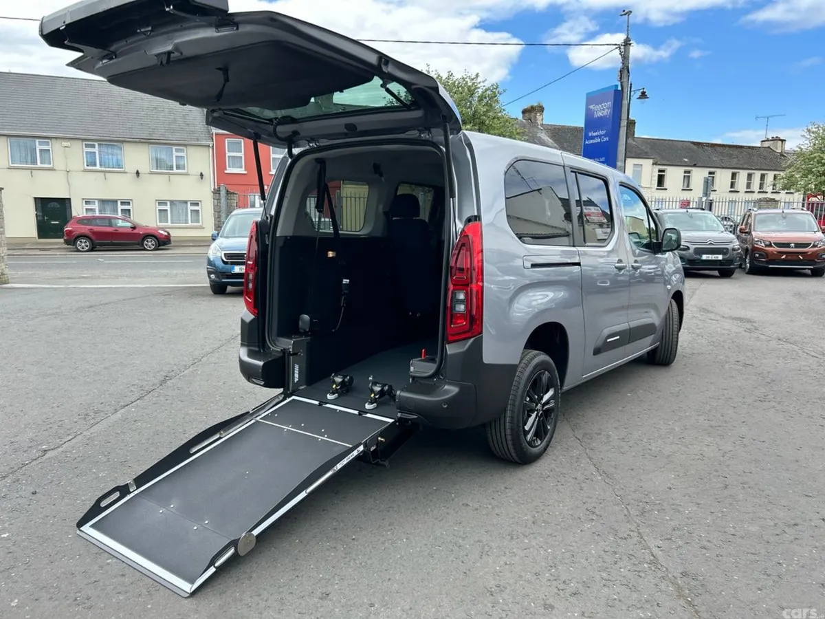 Citroen Berlingo Multispace MPV, Diesel, 2025, Grey