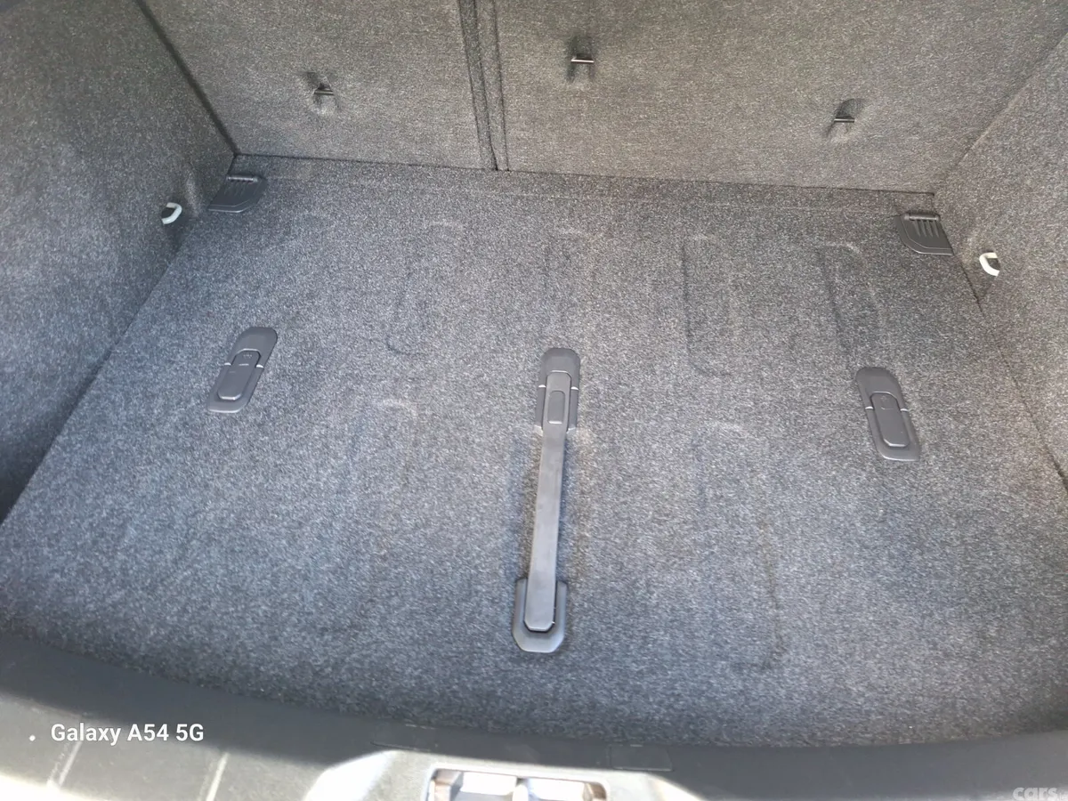 Volvo V40 Hatchback, Petrol, 2019, Blue