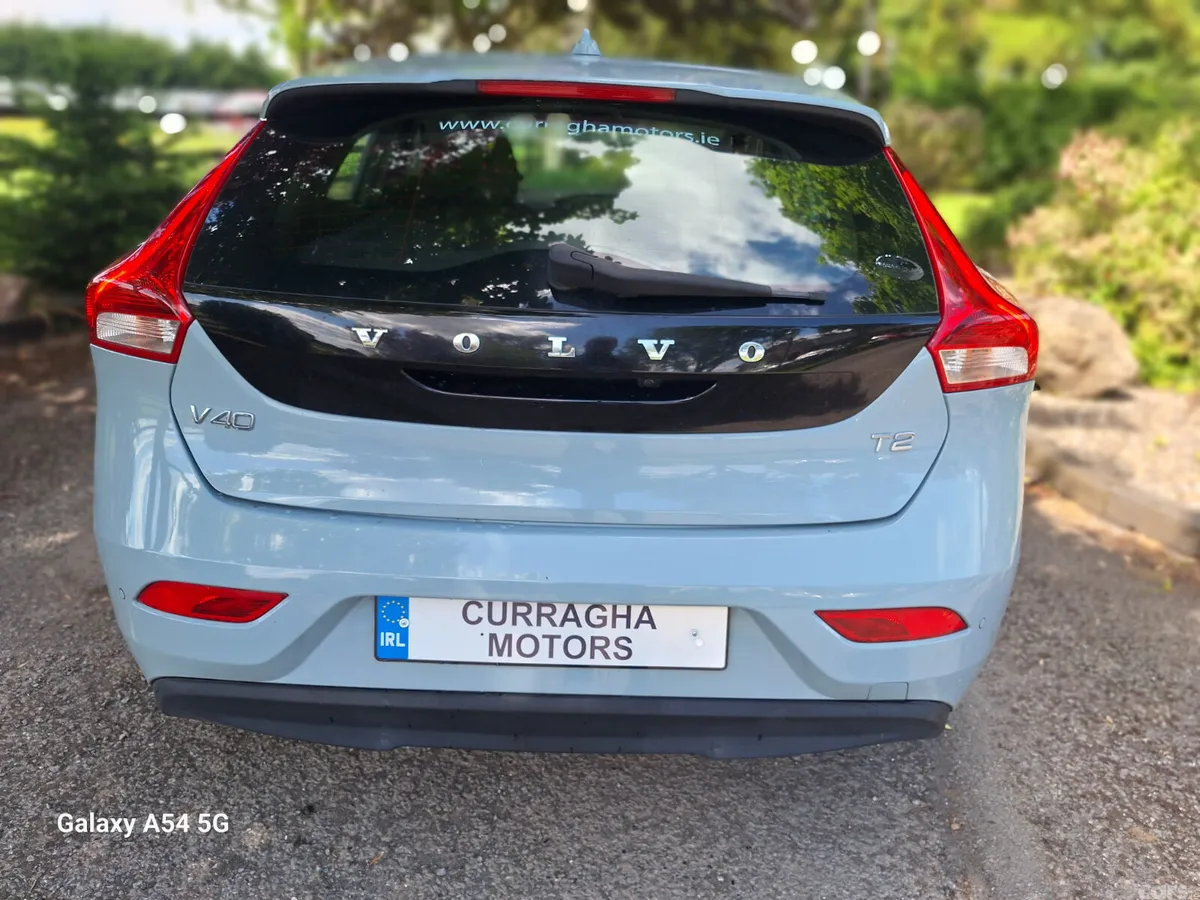 Volvo V40 Hatchback, Petrol, 2019, Blue