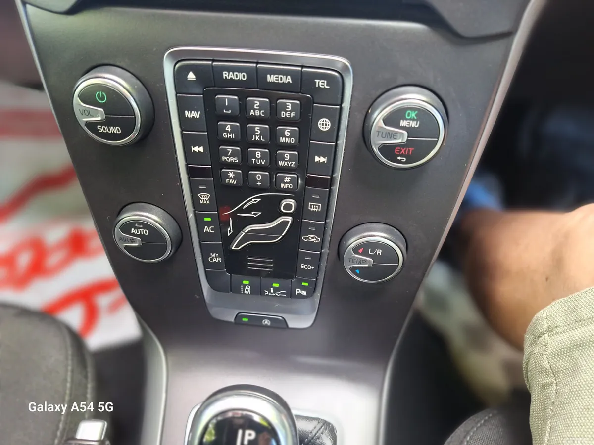 Volvo V40 Hatchback, Petrol, 2019, Blue
