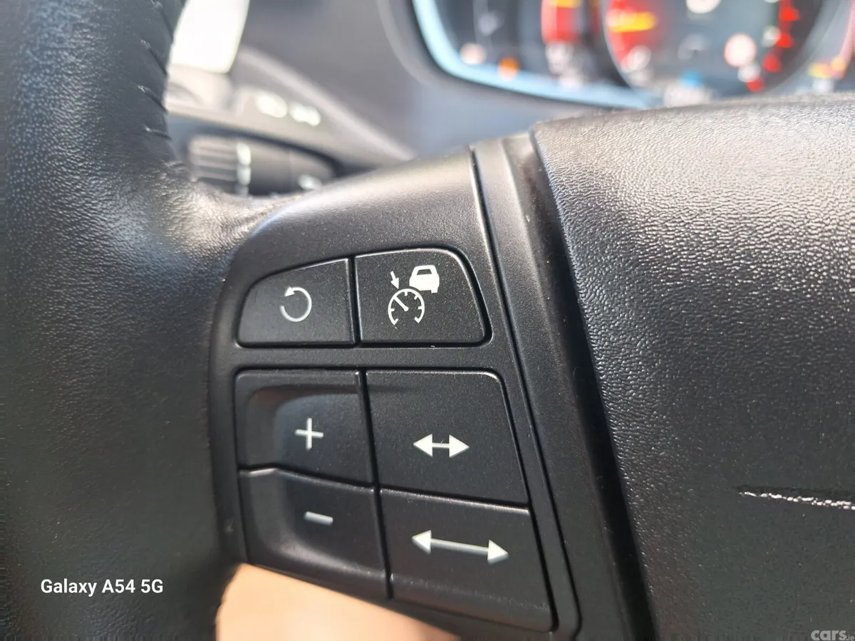 Volvo V40 Hatchback, Petrol, 2019, Blue