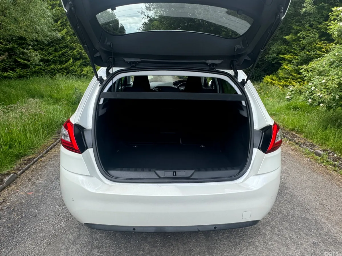 Peugeot 308 Hatchback, Petrol, 2016, White