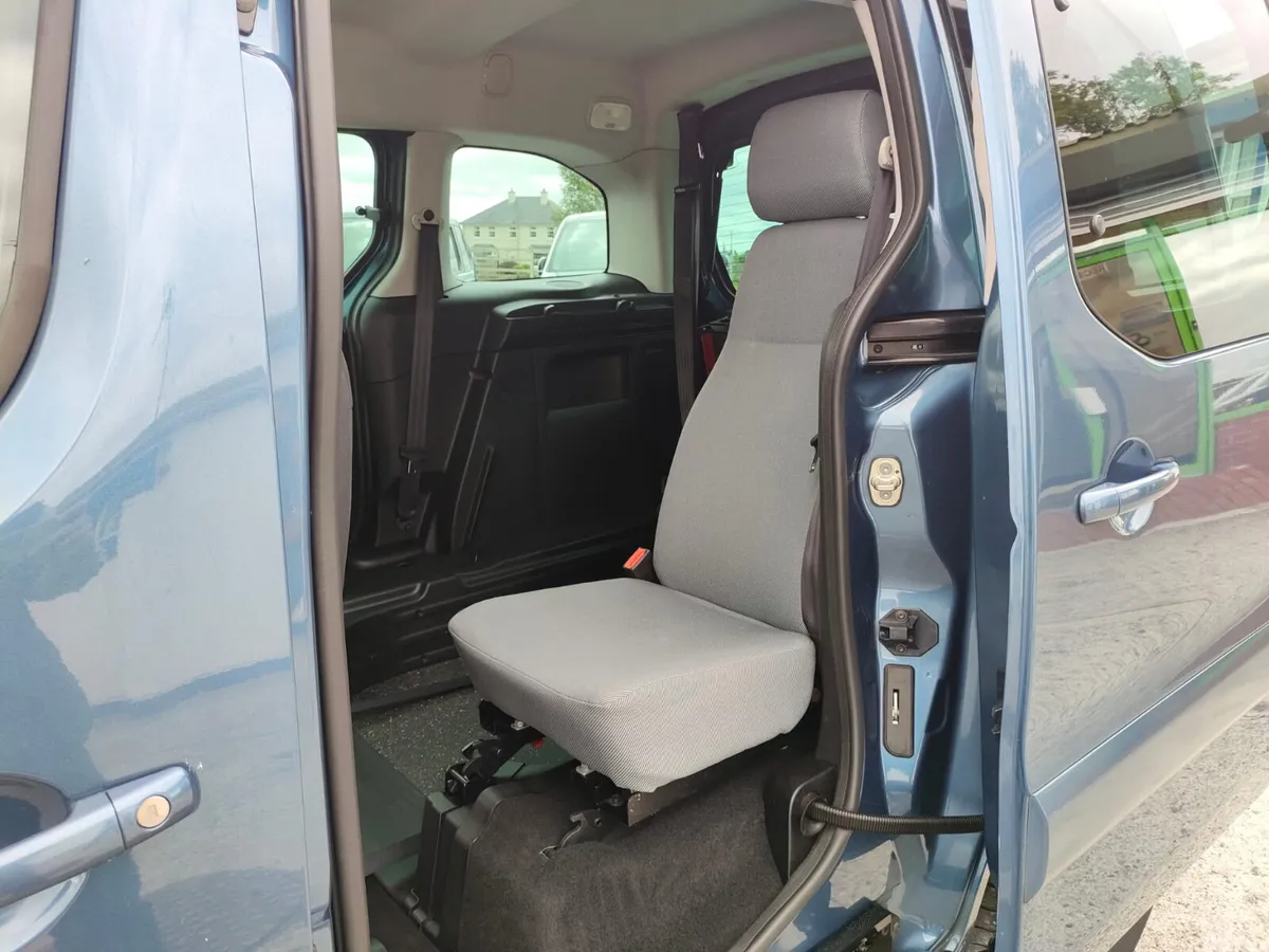 Peugeot Partner MPV, Diesel, 2017, Blue