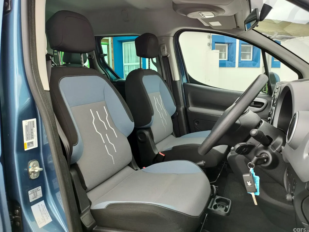 Peugeot Partner MPV, Diesel, 2017, Blue