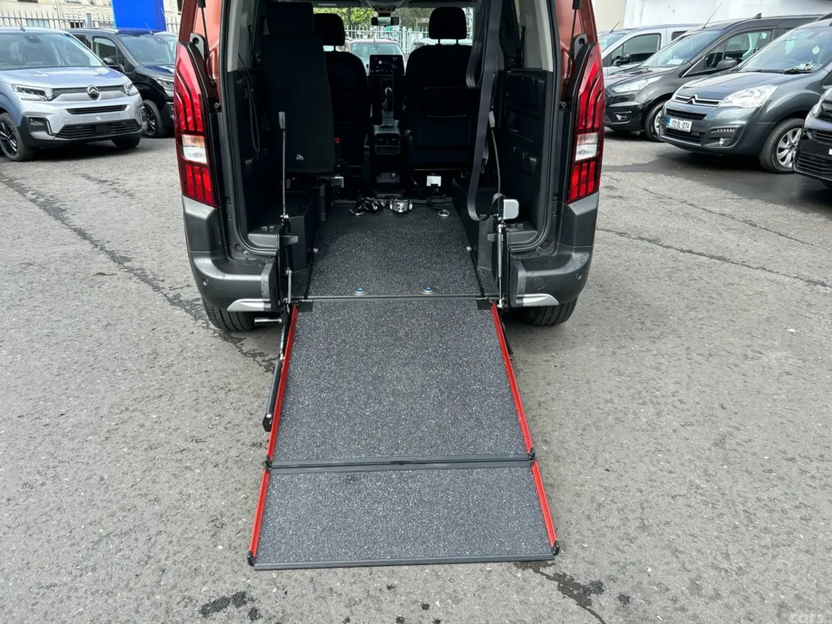 Peugeot Rifter MPV, Diesel, 2020, Gold