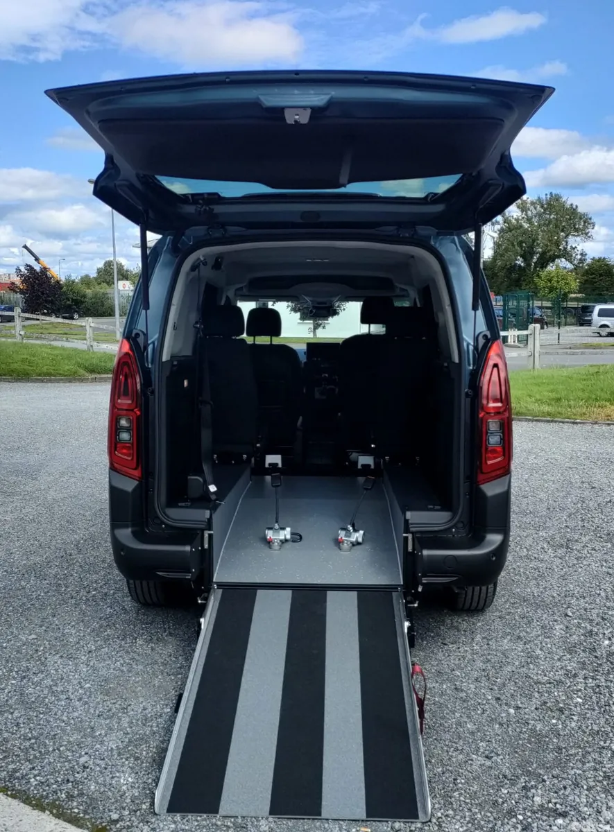 Citroen Berlingo Multispace MPV, Diesel, 2027, Blue
