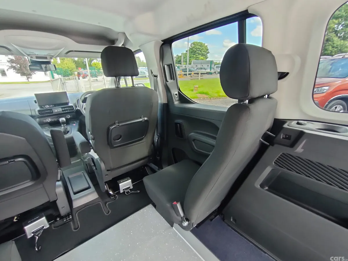 Citroen Berlingo Multispace MPV, Diesel, 2027, Blue