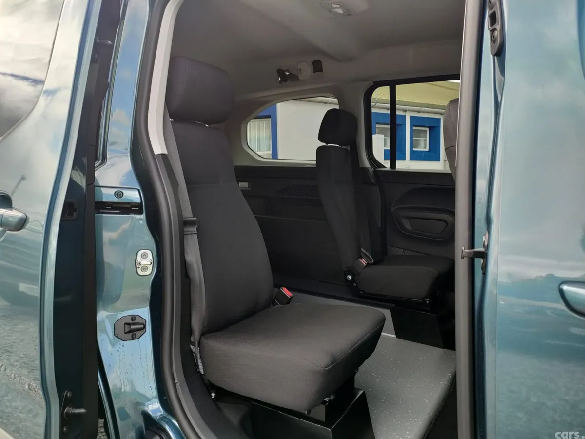 Citroen Berlingo Multispace MPV, Diesel, 2027, Blue