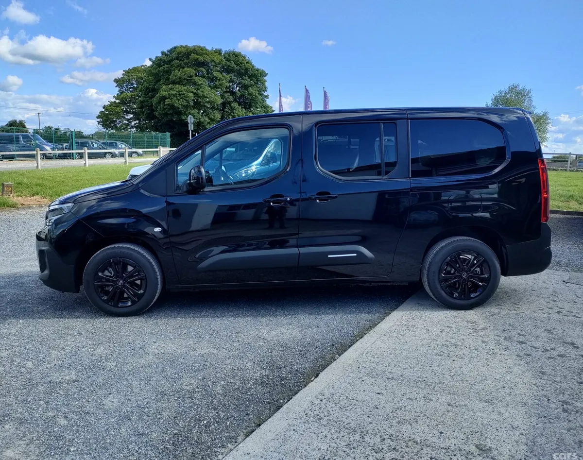 Citroen Berlingo Multispace MPV, Diesel, 2027, Black