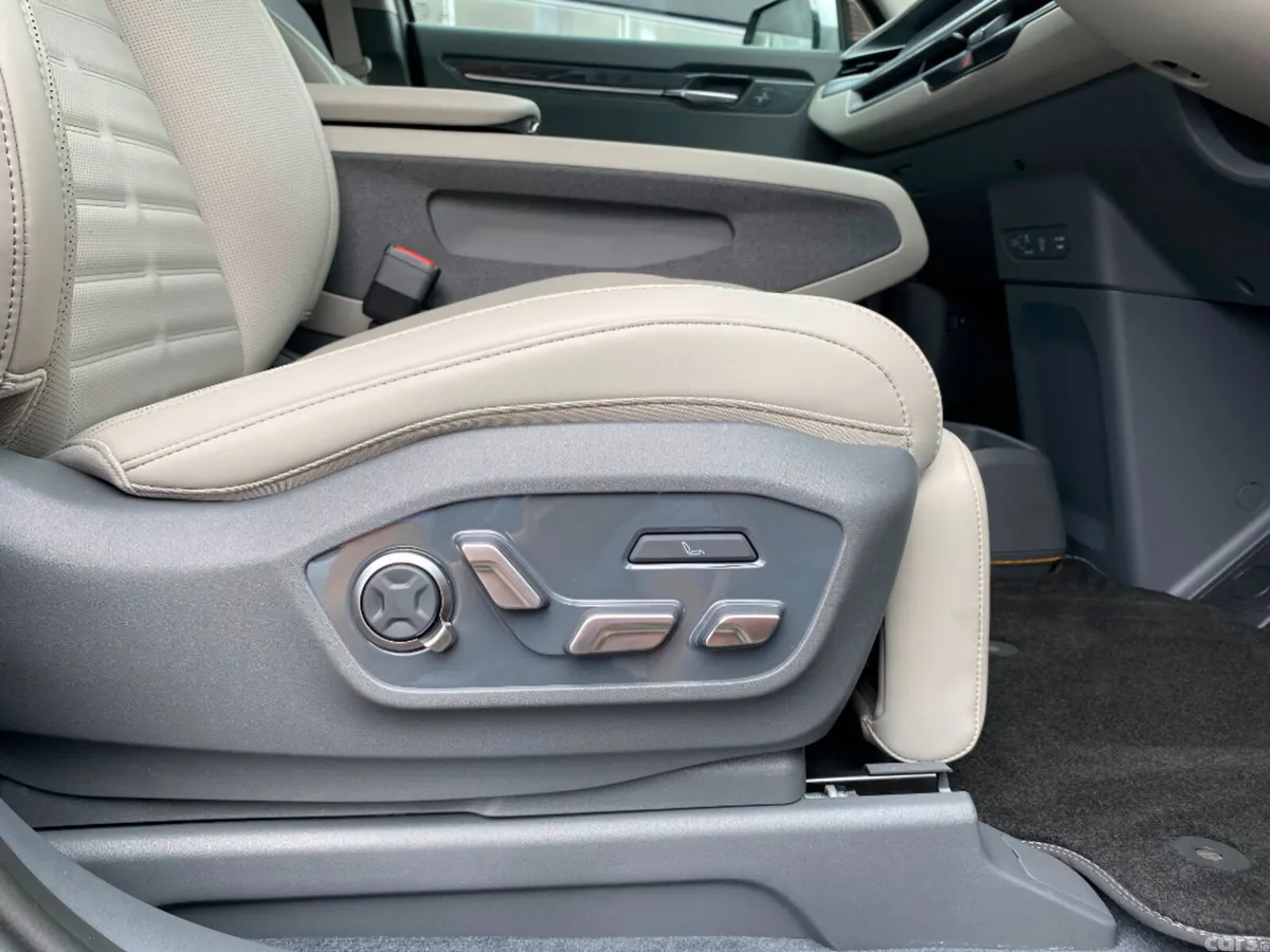 Kia EV9 SUV, Electric, 2026, Grey