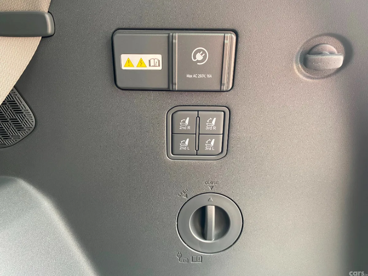 Kia EV9 SUV, Electric, 2026, Grey