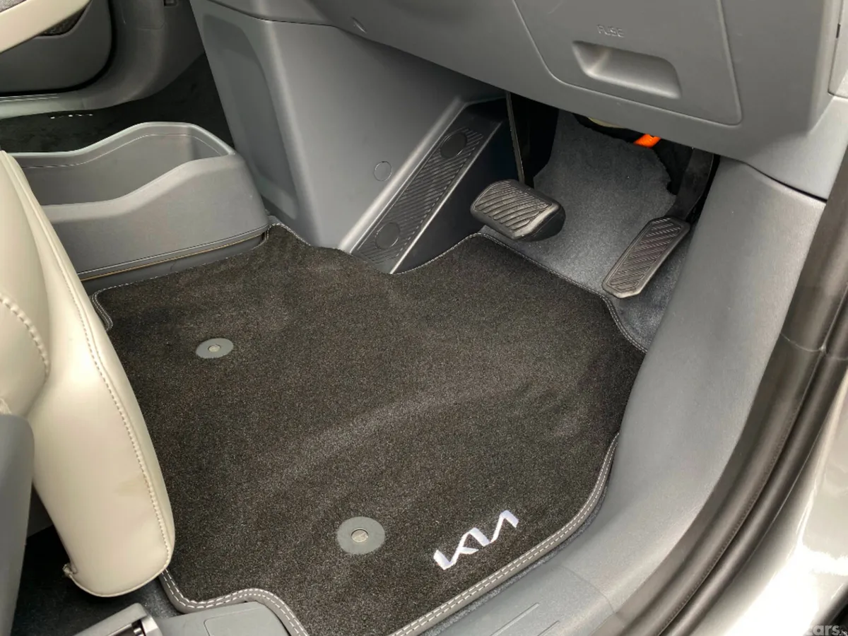 Kia EV9 SUV, Electric, 2026, Grey