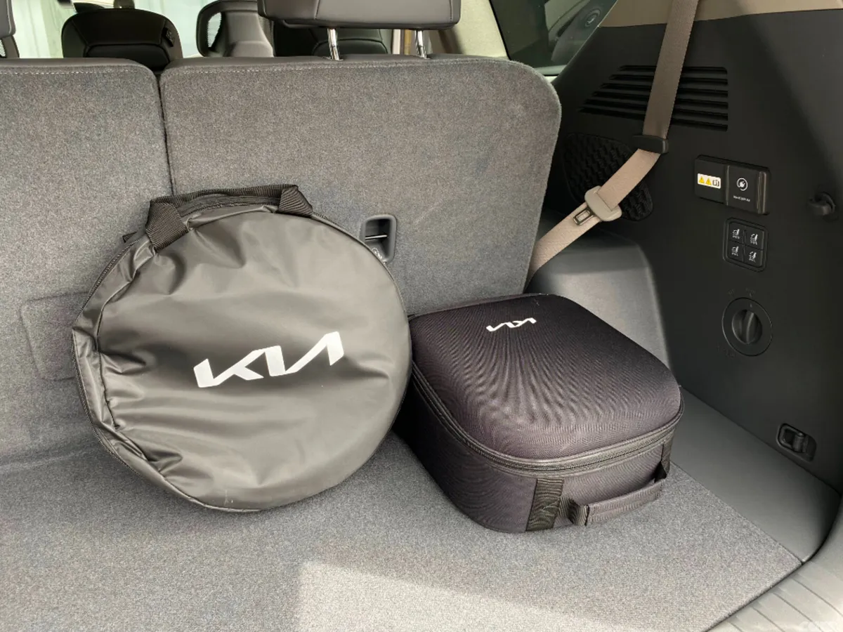 Kia EV9 SUV, Electric, 2026, Grey