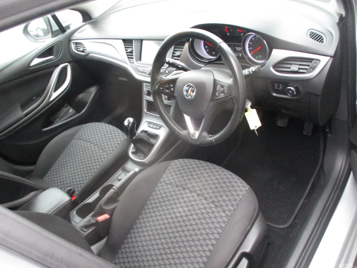 Vauxhall Astra Hatchback, Diesel, 2020, Silver