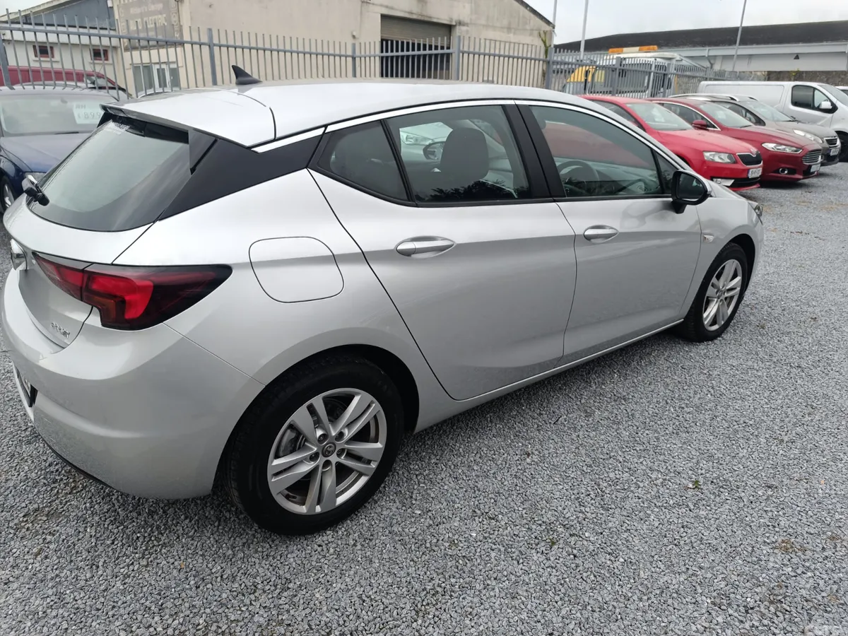 Vauxhall Astra Hatchback, Diesel, 2017, Silver