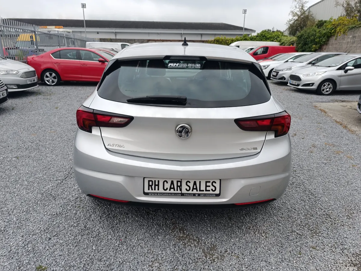 Vauxhall Astra Hatchback, Diesel, 2017, Silver