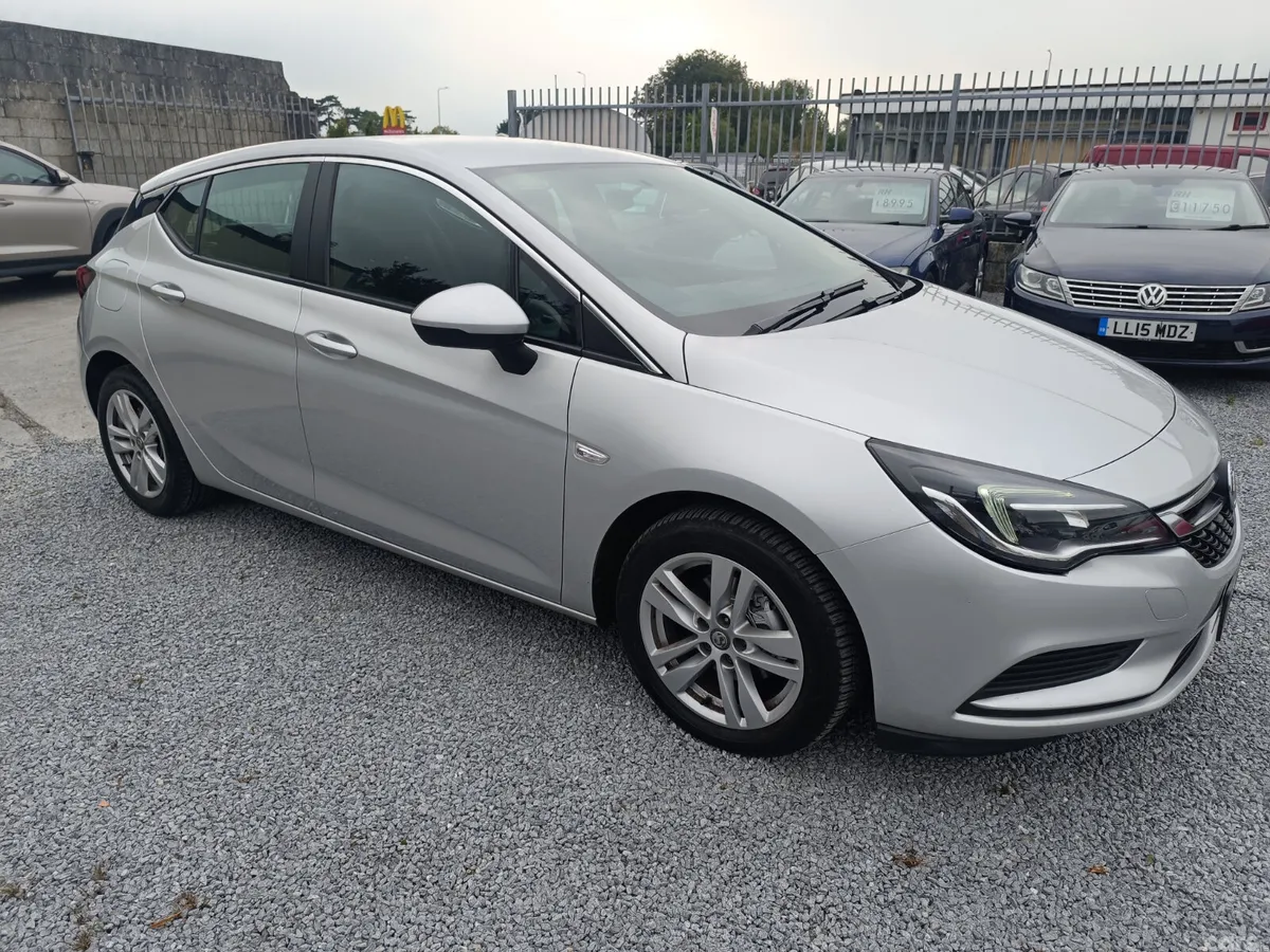 Vauxhall Astra Hatchback, Diesel, 2017, Silver