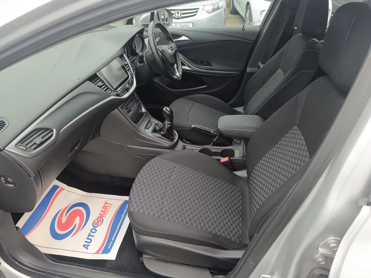 Vauxhall Astra Hatchback, Diesel, 2017, Silver
