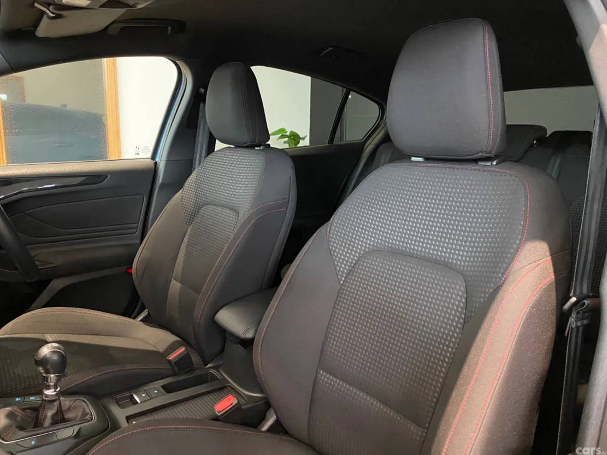 Ford Focus Hatchback, Diesel, 2021, Blue