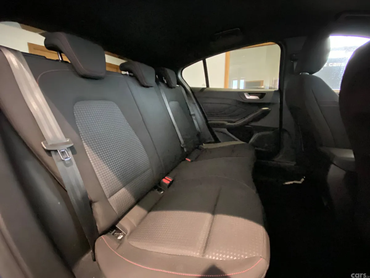 Ford Focus Hatchback, Diesel, 2021, Blue