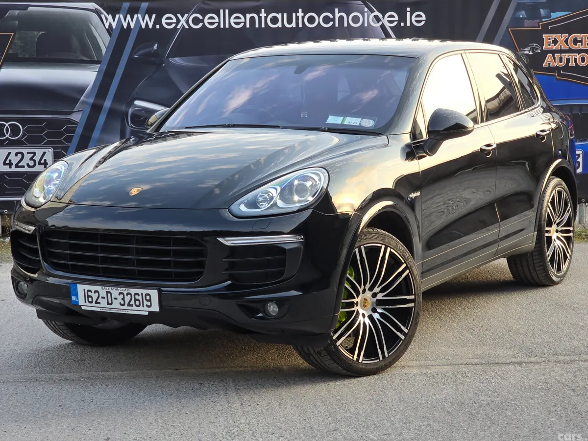 Porsche Cayenne SUV, Petrol Plug-in Hybrid, 2016, Black