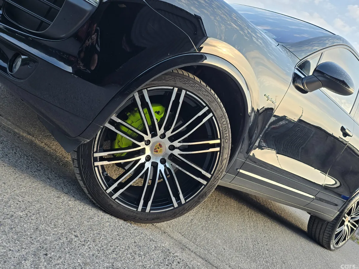 Porsche Cayenne SUV, Petrol Plug-in Hybrid, 2016, Black
