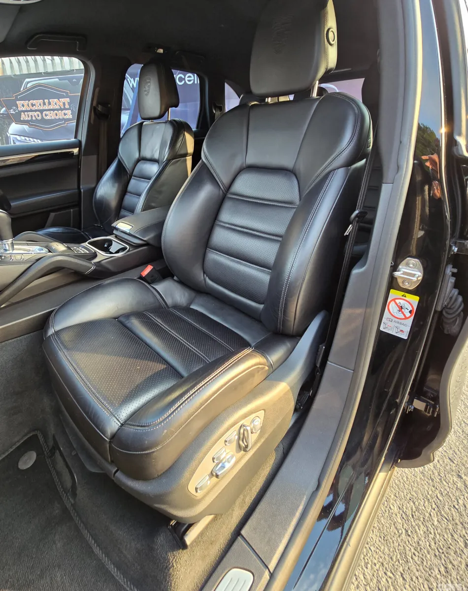 Porsche Cayenne SUV, Petrol Plug-in Hybrid, 2016, Black