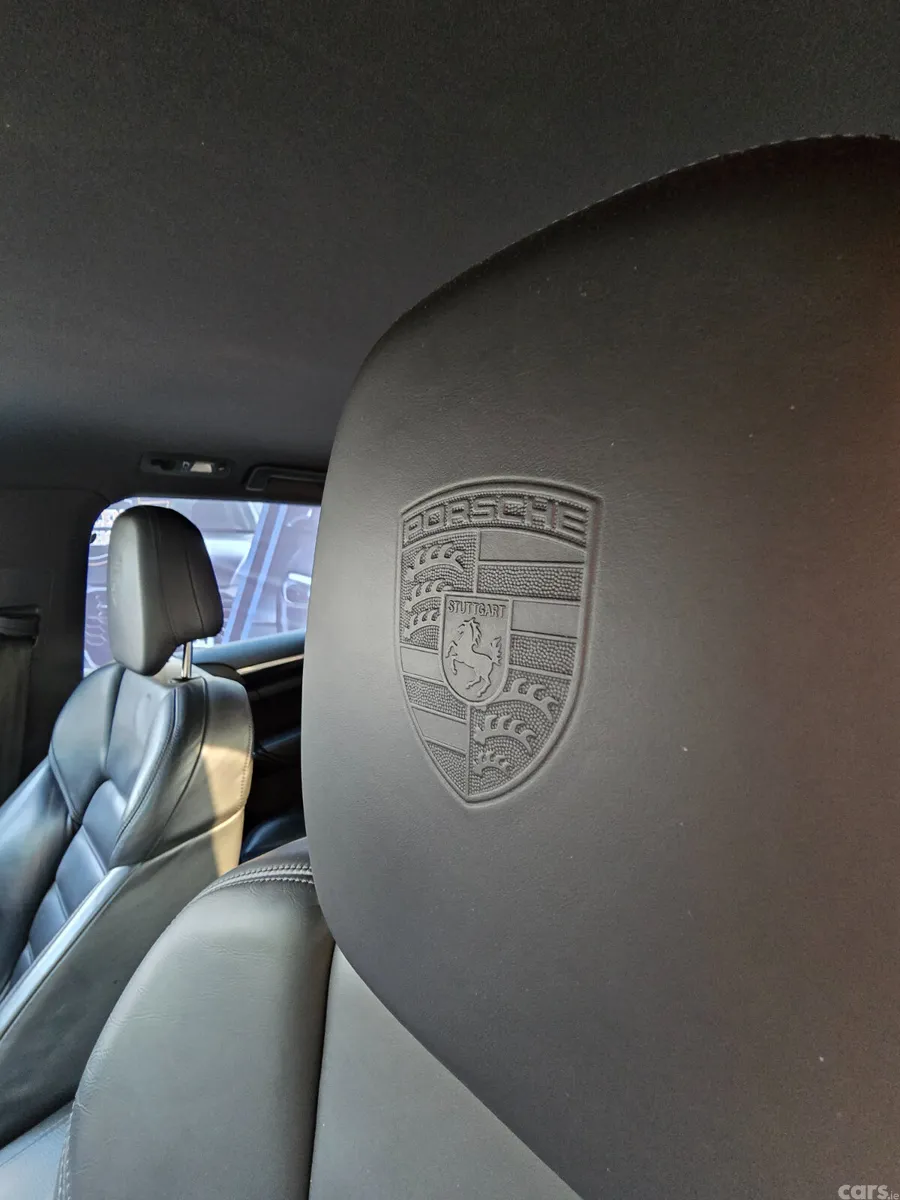 Porsche Cayenne SUV, Petrol Plug-in Hybrid, 2016, Black