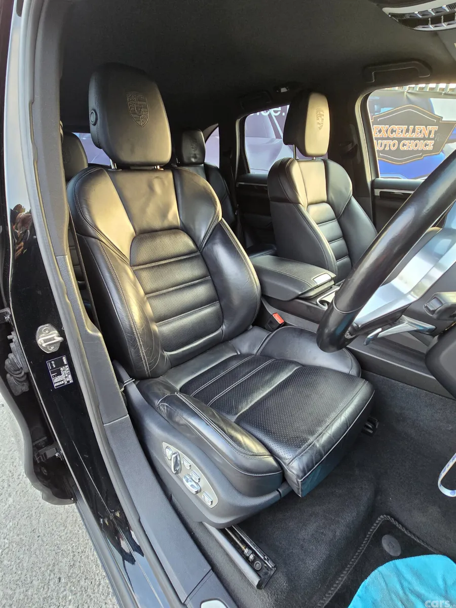 Porsche Cayenne SUV, Petrol Plug-in Hybrid, 2016, Black