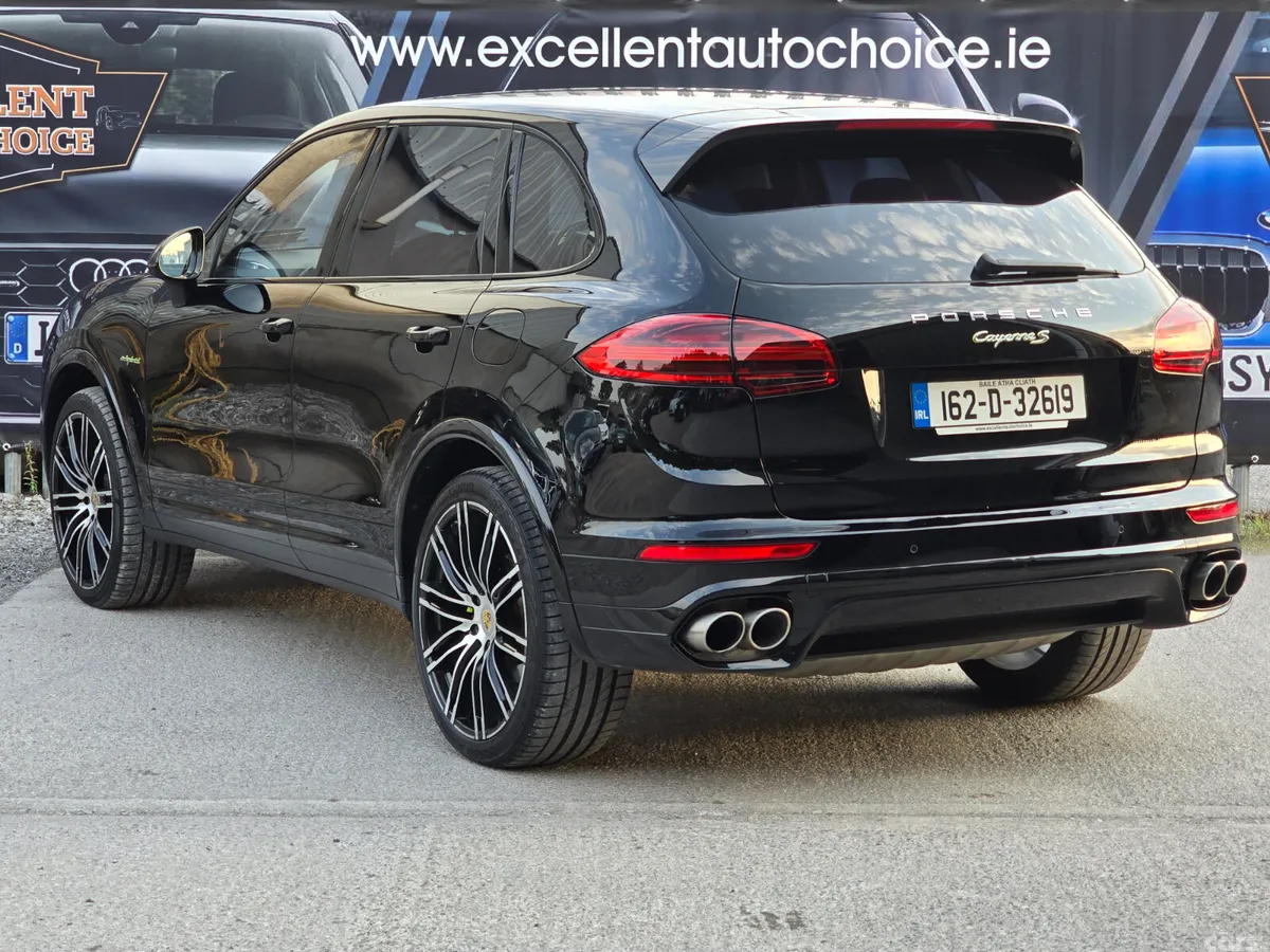 Porsche Cayenne SUV, Petrol Plug-in Hybrid, 2016, Black