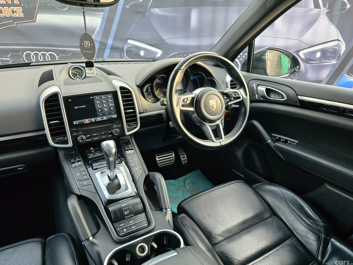 Porsche Cayenne SUV, Petrol Plug-in Hybrid, 2016, Black