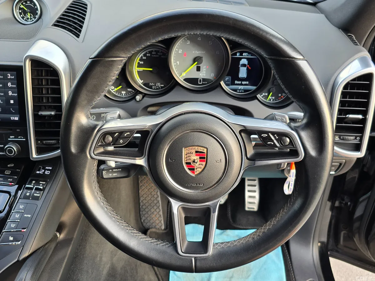 Porsche Cayenne SUV, Petrol Plug-in Hybrid, 2016, Black