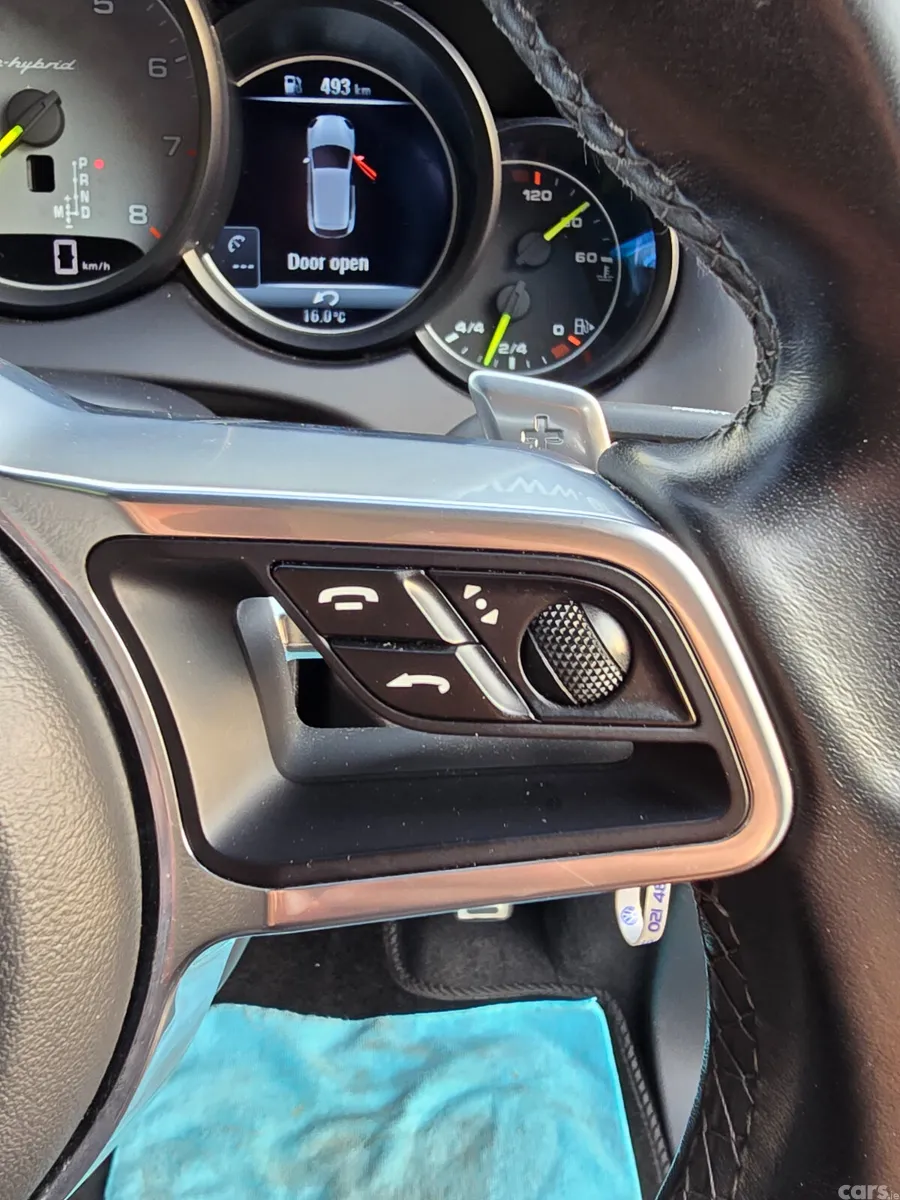 Porsche Cayenne SUV, Petrol Plug-in Hybrid, 2016, Black